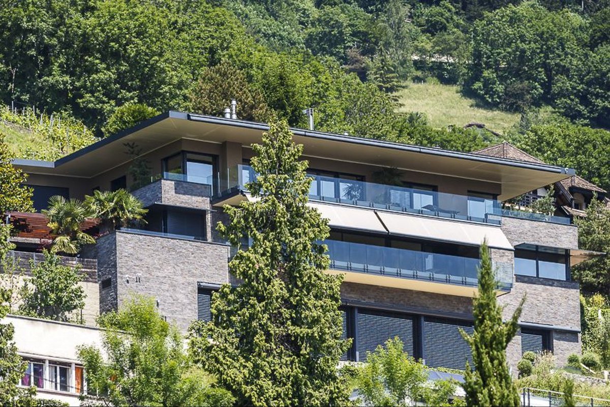 propgoluxury's tweet photo. FOR SALE - A property with exceptional features. Your balcony overlooking Lake Geneva https://t.co/vcW2jTJOtt #ForSale #Montreux #LakeGeneva #LuxuryRealEstate #Switzerland https://t.co/WHqVqbGLTO