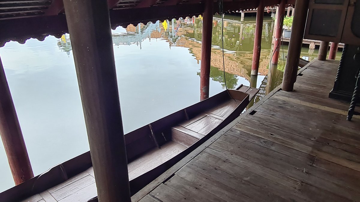 CneqTravel's tweet photo. food on the water in bangkok https://t.co/8ZmZd9ZjQT