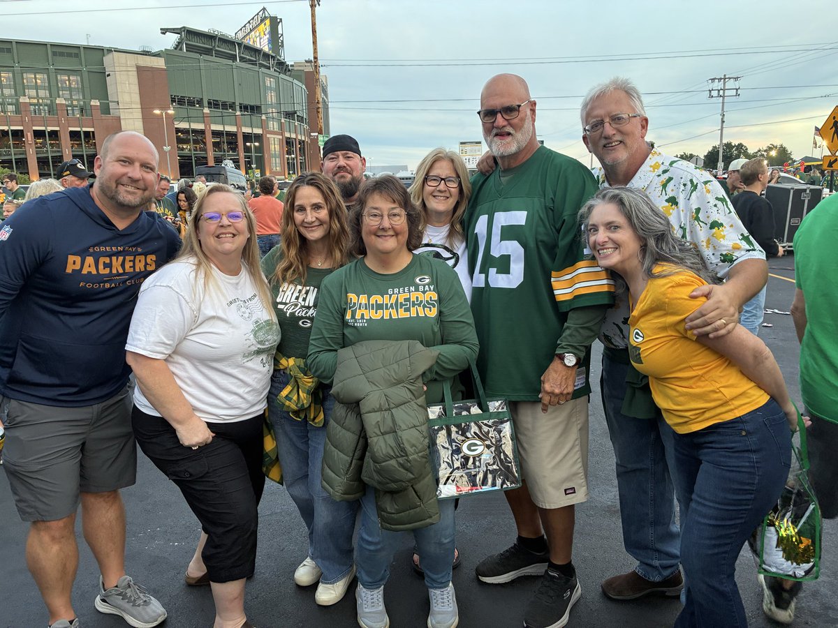 JodiKay321's tweet photo. #getloudlambeau https://t.co/0mWbDH0Uo5