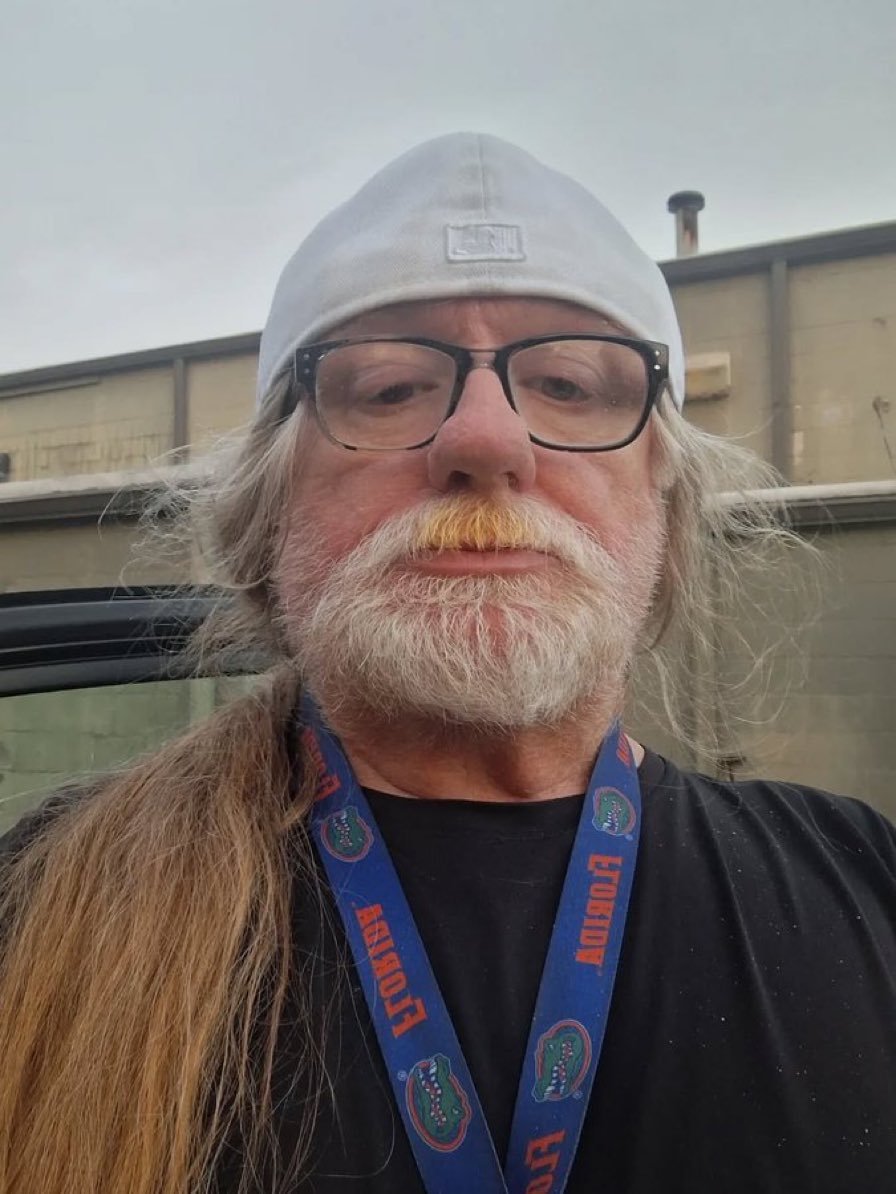 903__BASTARD's tweet photo. How much for FaceTime https://t.co/OKk1fvDSAl