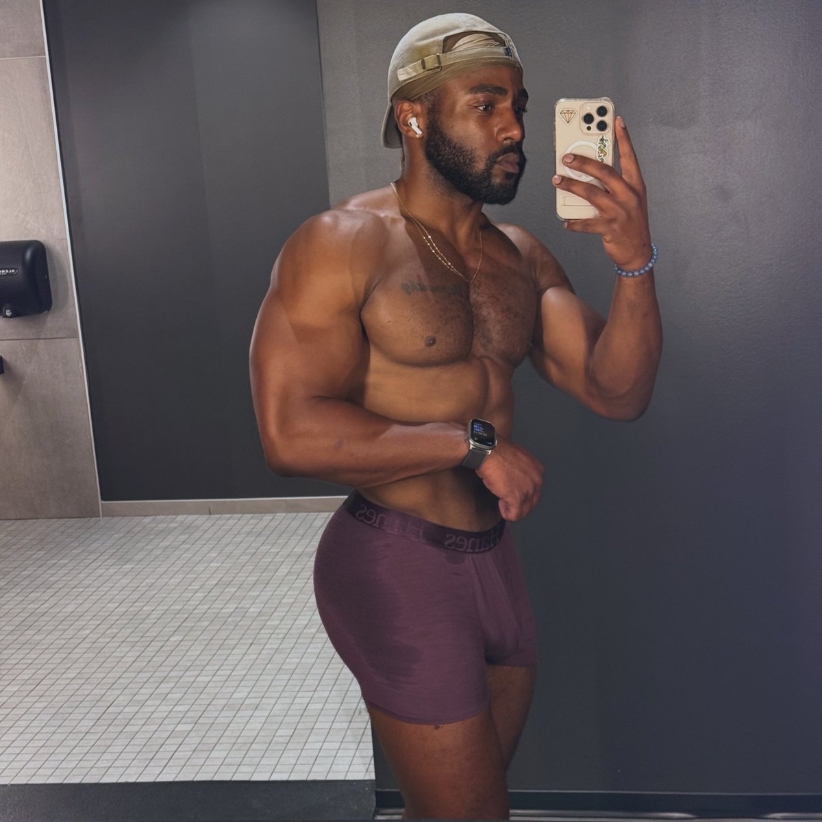 AWANJANIUS's tweet photo. Recreated my most viral set of pics, see any difference? https://t.co/47xhTe6MdZ