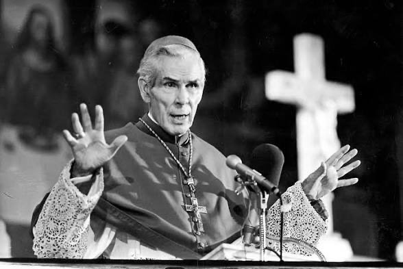 JeremyTate41's tweet photo. Never forget that there are only two philosophies to rule your life: the one of the cross, which starts with the fast and ends with the feast. The other of Satan, which starts with the feast and ends with the headache.

   - Archbishop Blessed Fulton J. Sheen https://t.co/W9nUUimXpw