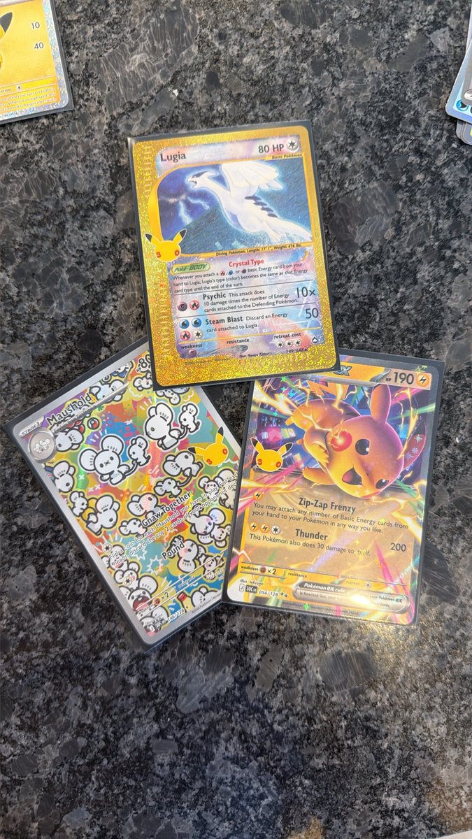 darkminer's tweet photo. 6 year old is on cloud 9 with the rip. Is this card even good? Gold looks cool 😂 https://t.co/vlbHIEzfVt