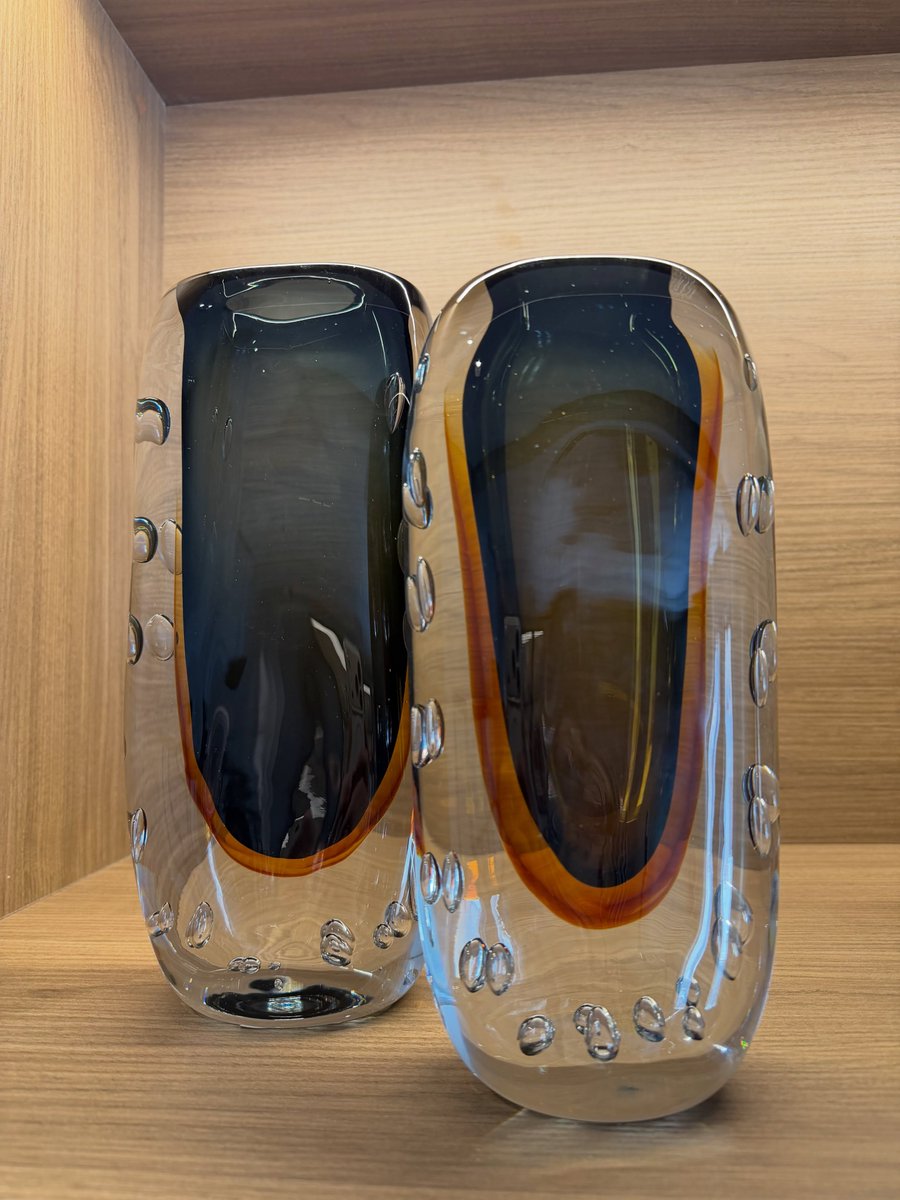 harpernguyenqo7's tweet photo. Art you can style. These handcrafted glass vases add depth, elegance, and a modern touch to any space. DM us to order. https://t.co/45mGHdNqiJ