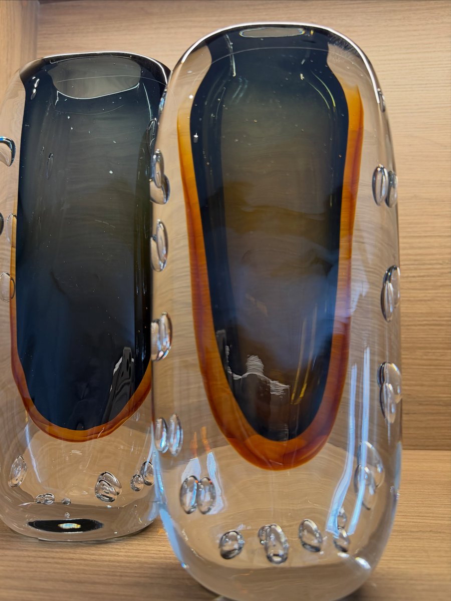 harpernguyenqo7's tweet photo. Art you can style. These handcrafted glass vases add depth, elegance, and a modern touch to any space. DM us to order. https://t.co/45mGHdNqiJ