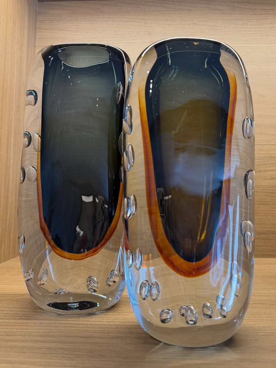 harpernguyenqo7's tweet photo. Art you can style. These handcrafted glass vases add depth, elegance, and a modern touch to any space. DM us to order. https://t.co/45mGHdNqiJ