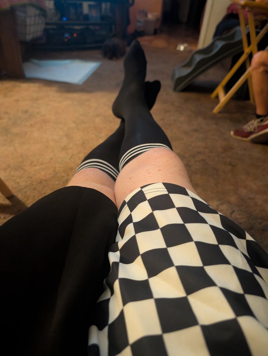 duxosally's tweet photo. Thighs :3 https://t.co/PZYEdokaML