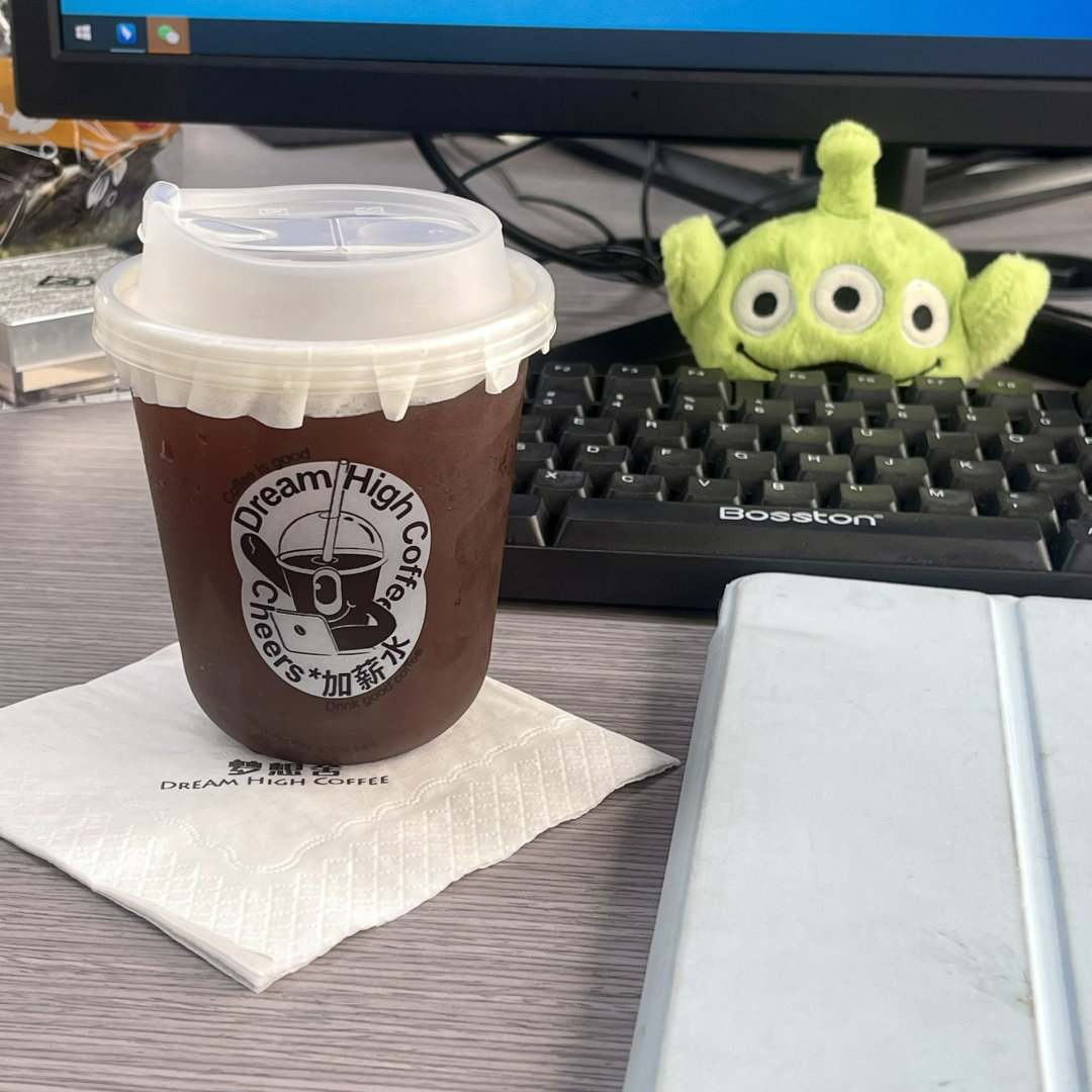SandyBettieb's tweet photo. Just realized the office plant’s sunning more than I am on this Friday afternoon , https://t.co/LPukjYJHHl