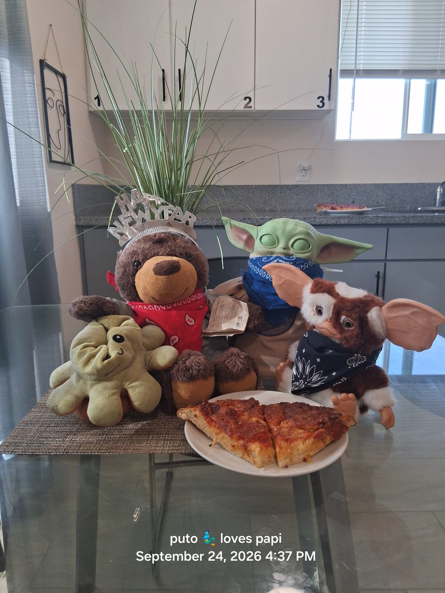 putolovespapi's tweet photo. The boys #LilG and #LilBooger came for tea #PH20 is having "Sinaloa High Tea" margaritas instead of champagne 🍾  and the #Boyz stated for a pizza party.  It is my "tea parties" when I was a kid @RowdyRacks 
#MacronDégage https://t.co/Zb6VDPJW2q