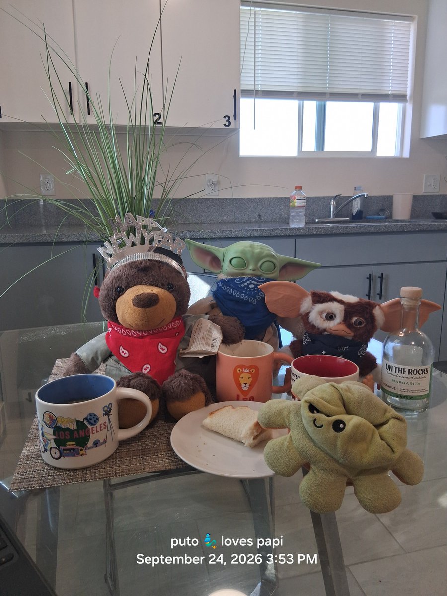 putolovespapi's tweet photo. The boys #LilG and #LilBooger came for tea #PH20 is having "Sinaloa High Tea" margaritas instead of champagne 🍾  and the #Boyz stated for a pizza party.  It is my "tea parties" when I was a kid @RowdyRacks 
#MacronDégage https://t.co/Zb6VDPJW2q