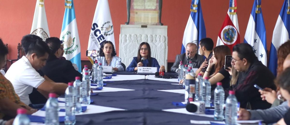 SCEPgt's tweet photo. Hacia el relevo de la representación social en los Consejos Departamentales de Desarrollo
Organizaciones sociales y sectores no gubernamentales elegirán en los 22 departamentos a sus representantes titulares y suplentes ante los #Codede.
https://t.co/yfuVvSVAx8 https://t.co/TsqKC7ErXZ