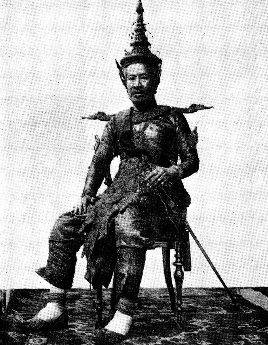 levvarchive's tweet photo. S. M. Sisowath, roi du Cambodge (1904 à 1927).

📙Bulletin de l'École française d'Extrême-Orient, "Chronique", Tome 27, Année 1927, Page 518.