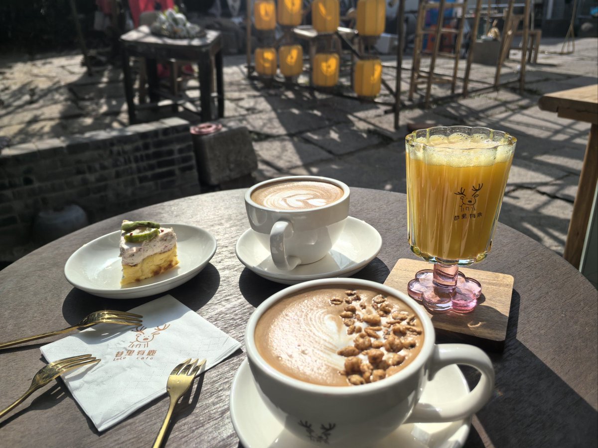 MoonPilkink86's tweet photo. Just found the best hidden gem café in town! Their truffle mushroom pasta is so creamy and fragrant, I finished the whole plate in 10 mins. Perfect weekend vibe here. https://t.co/lw8MwwXPRI