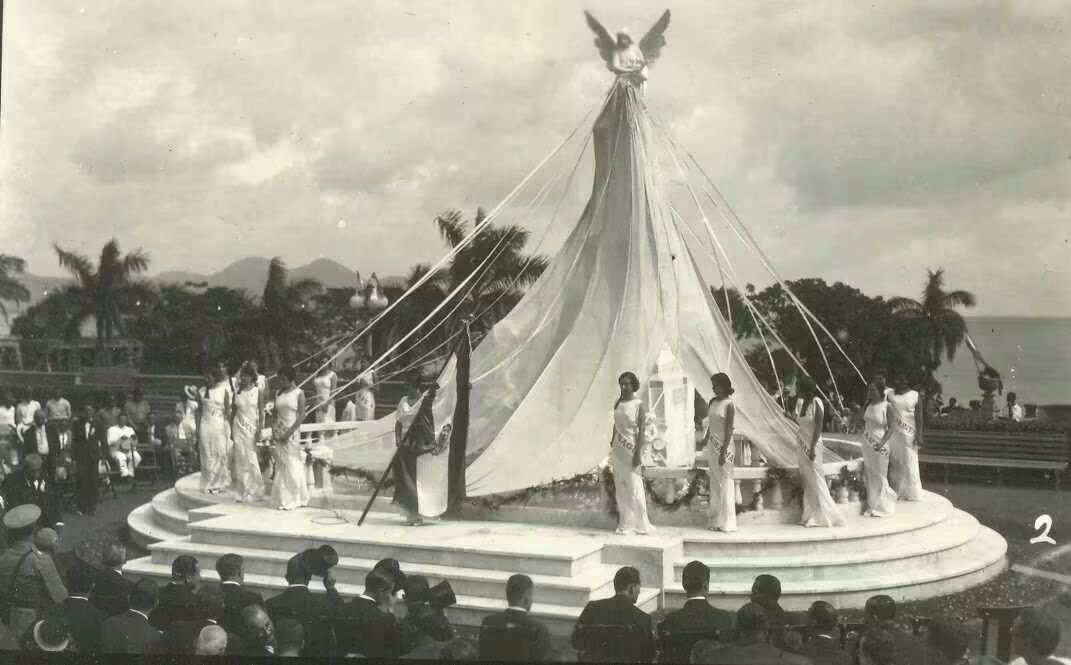 EntrelineasNoOf's tweet photo. 24 de septiembre 1933

El entonces Presidente Juan B. Sacasa inaugura  el parque Rubén Darío

El mármol fue traído de Carrara,  costó $18 mil.  La maqueta estuvo a cargo del arquitecto Mario Favilli, fue modelado por el artista Atilio Favilli y esculpido por el Maestro Bonzanno. https://t.co/6YBWrXFBx7