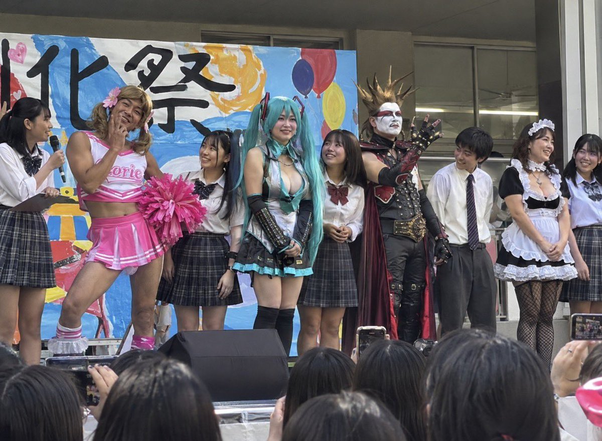 AI_kenky's tweet photo. うちの学校の文化祭でやる担任をコスプレさせるイベント
毎年一番盛り上がる https://t.co/9Q6eOAztYu