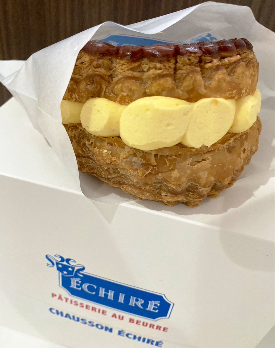 1YucA2's tweet photo. 気になってたやつ🥐
デカいけどパイ生地軽くて、バタークリーム甘さ程よくて余裕で完食🤭
#エシレ·パティスリー https://t.co/DBJc6ahpqg