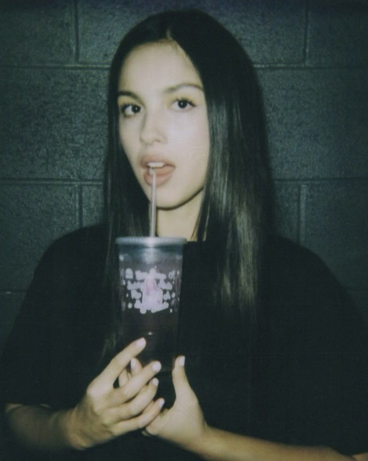 PopCrave's tweet photo. Olivia Rodrigo partners with Taco Bell to release a ‘you seem pretty pink for a Baja blast’ drink.

Every purchase supports Girls Inc., a nonprofit that provides “mentorship, pro-girl environments, and research-informed programs to prepare girls to realize their full potential.” https://t.co/93XoFjzR5r