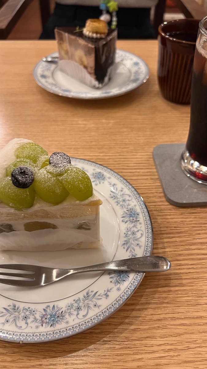 Bqtxl_'s tweet photo. シルバーウィークの思い出さやのっちといつものグルテンフリーのケーキ屋にいったこと。ちなみにシャインマスカットケーキ美味すぎた https://t.co/GTmCouryCN