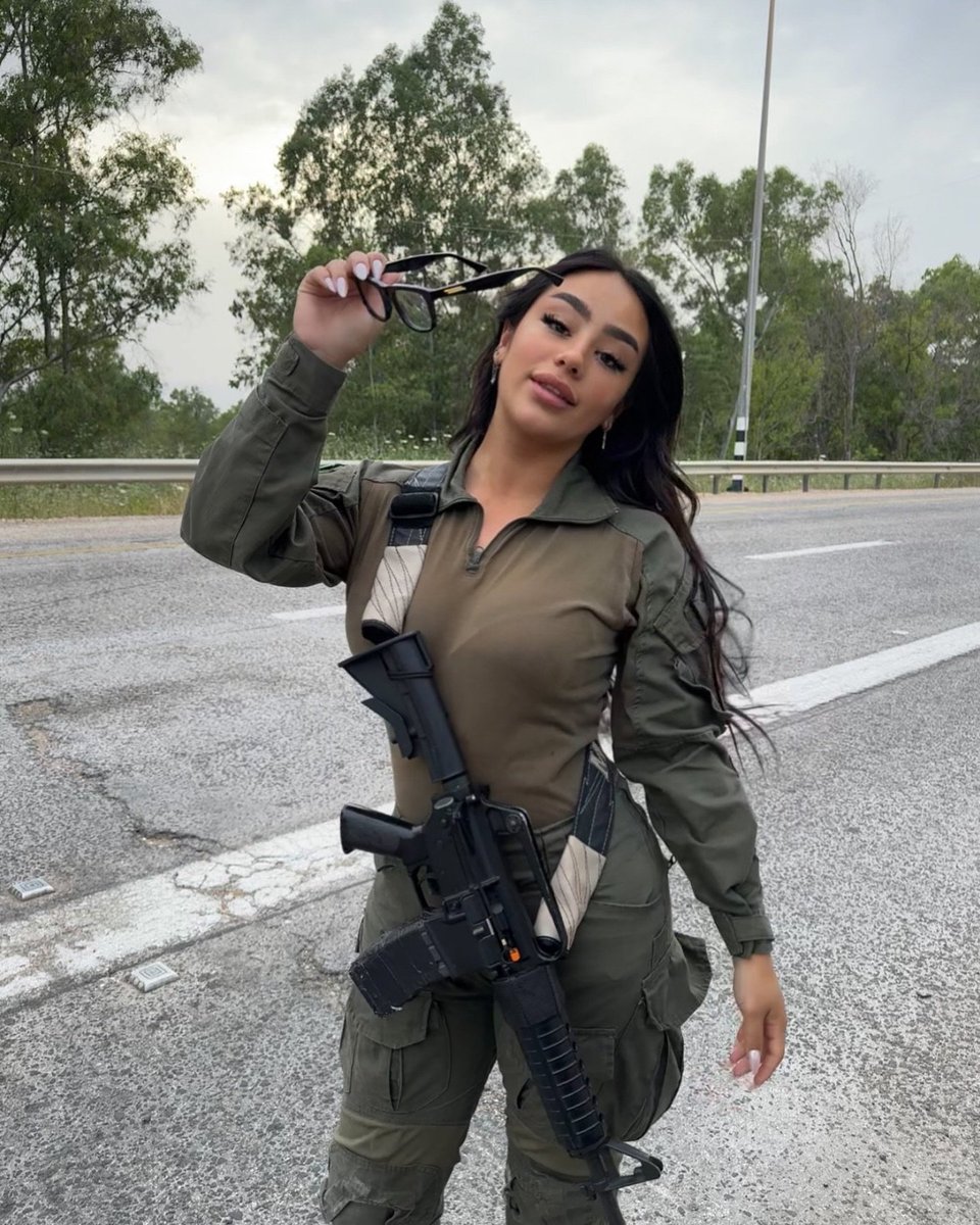 mitchelleMp5's tweet photo. Your favorite sergeant! 😜 https://t.co/w44qzH46X8