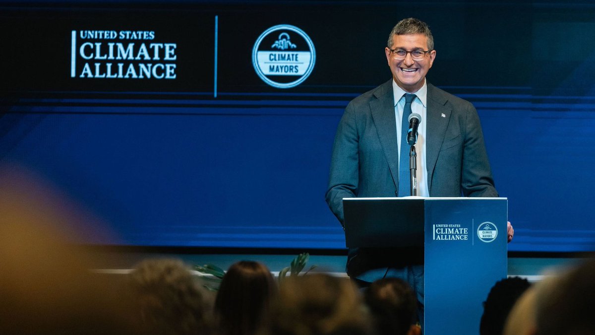 USClimate's tweet photo. 💪 Alliance governors showed up in force this #ClimateWeekNYC!

Watch the full recap of @americaisallin's Local to Global Exchange &amp; learn more about how Alliance governors &amp; @ClimateMayors are teaming up to sustain America’s climate fight ⬇️
https://t.co/bDRaEpCvz3 https://t.co/HMRIEca4zo