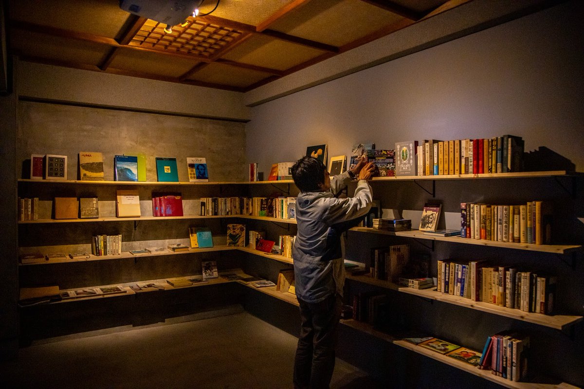 KikinoNatasyo's tweet photo. 12月24日（木）オープン、BANKSY BOOKS。場所は当店から徒歩圏内です。新刊、古本、雑貨他を販売します。なタ書では空間上難しかった、ギャラリーや棚貸し、トークイベントやワークショップも新店舗では積極的にやっていきます。2027年は「BANKSY BOOKS」に一旦自分の比重を重く置いておく予定です。 https://t.co/SUc8kebZrA