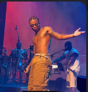 MusicTalksHQ's tweet photo. 🚨 KIDI HEADLINES LONDON! 🇬🇧🔥

KiDi has officially headlined the 2,000-capacity HERE at Outernet in London, UK. 🎤🏆

🇬🇭 He becomes the 4th Ghanaian artist to headline the iconic venue.

#KiDi #GhanaMusic #London https://t.co/SJ9SFPUtwr