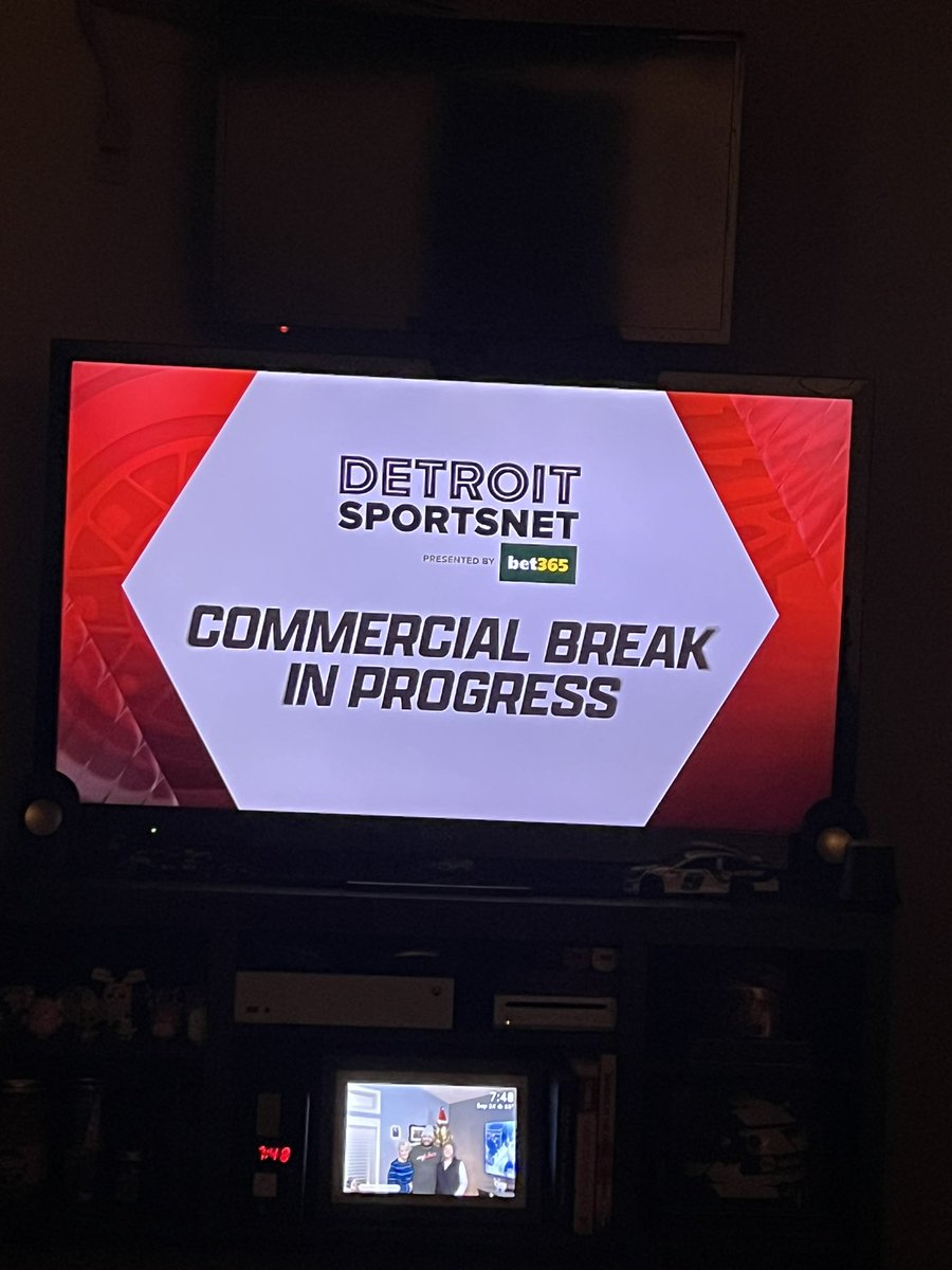 Keegs0113's tweet photo. Is it gonna be like this all year?! Stuck on the commercial break screen on Detroit Sportsnet. Wish I could watch the game. @WatchDSN @DetroitRedWings https://t.co/739wMFFaKO
