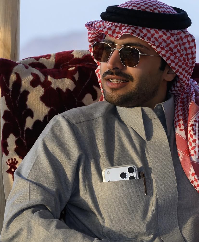 y000_00's tweet photo. اللهم ف يوم الجمعة أسعد قلبه، ووفقه ف كل خطوة، واكتب له من الخير أجمله، ومن الرزق أوسعه، ومن النجاح أعلاه، واحفظه بعينك التي لا تنام🤍🤲🏻.
#منصور_ال_زايد https://t.co/bSrQmJpGCG