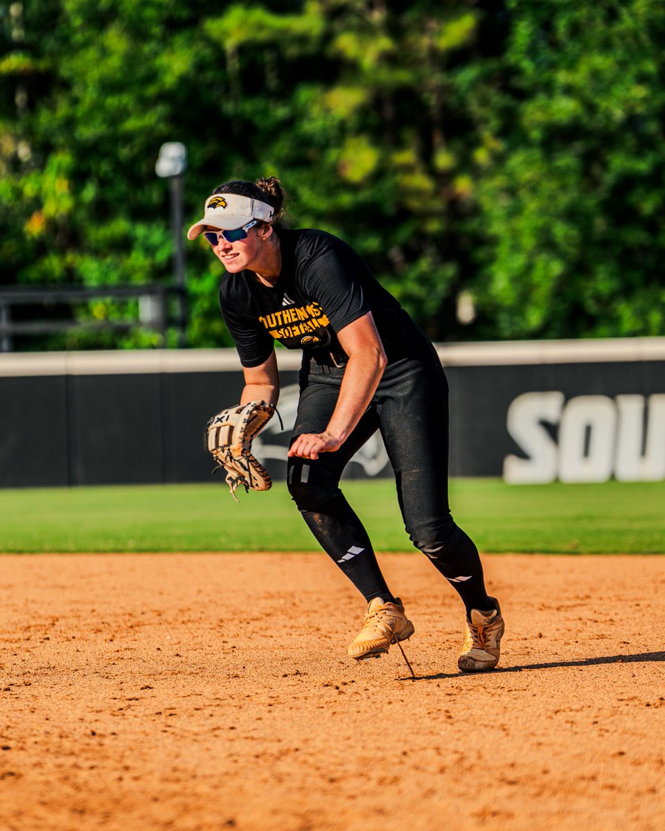SouthernMissSB's tweet photo. First day of practice is in the books 📚✅

The Golden Eagles return to action on Oct. 7 to open up fall ball.

#SMTTT https://t.co/T8yVGDuzdS
