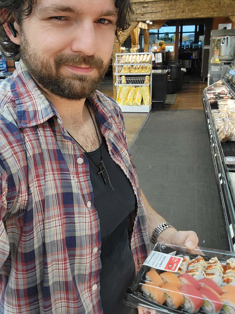 LuminousH3_'s tweet photo. Post workout sushi time https://t.co/MdrdFFntBw