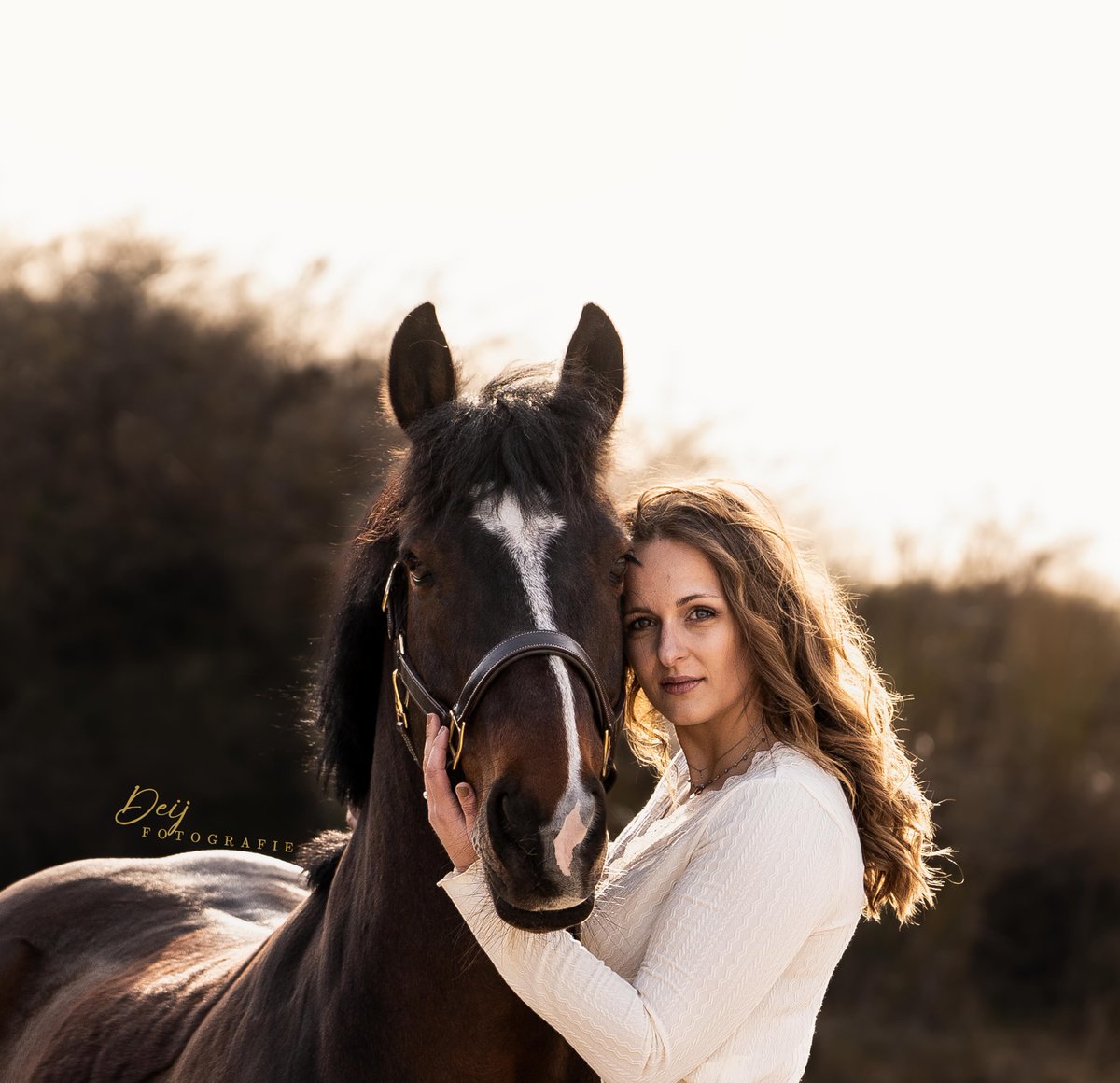 brooklynhellyq's tweet photo. That isn’t weakness, boy—that’s country-girl strength. https://t.co/HWDbcMnT2t