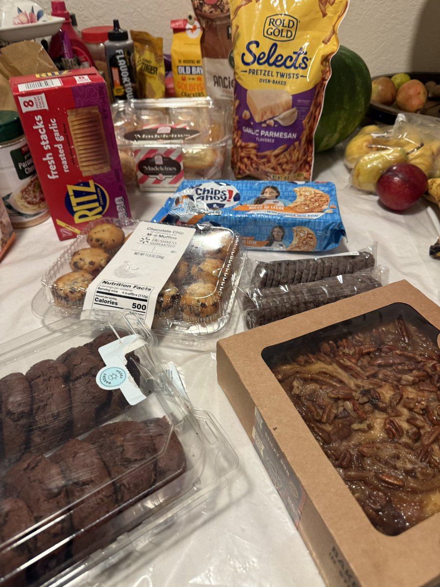 tinydaintysoul's tweet photo. Oh kill me my mom went grocery shopping https://t.co/yWqBH6Erpy