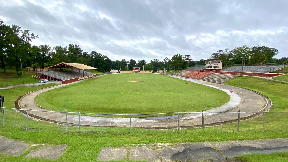cfbcampustour's tweet photo. Tuskegee’s Abbott Stadium: 2020 🆚 2026

Improvements over the last 5 years:

• New field turf playing surface
• New LED video board
• New permanent LED lighting
• New 14,000sf indoor football facility
• Structural renovation of ‘The Shed’ 

An incredible transformation! https://t.co/PFzvCFxhuA