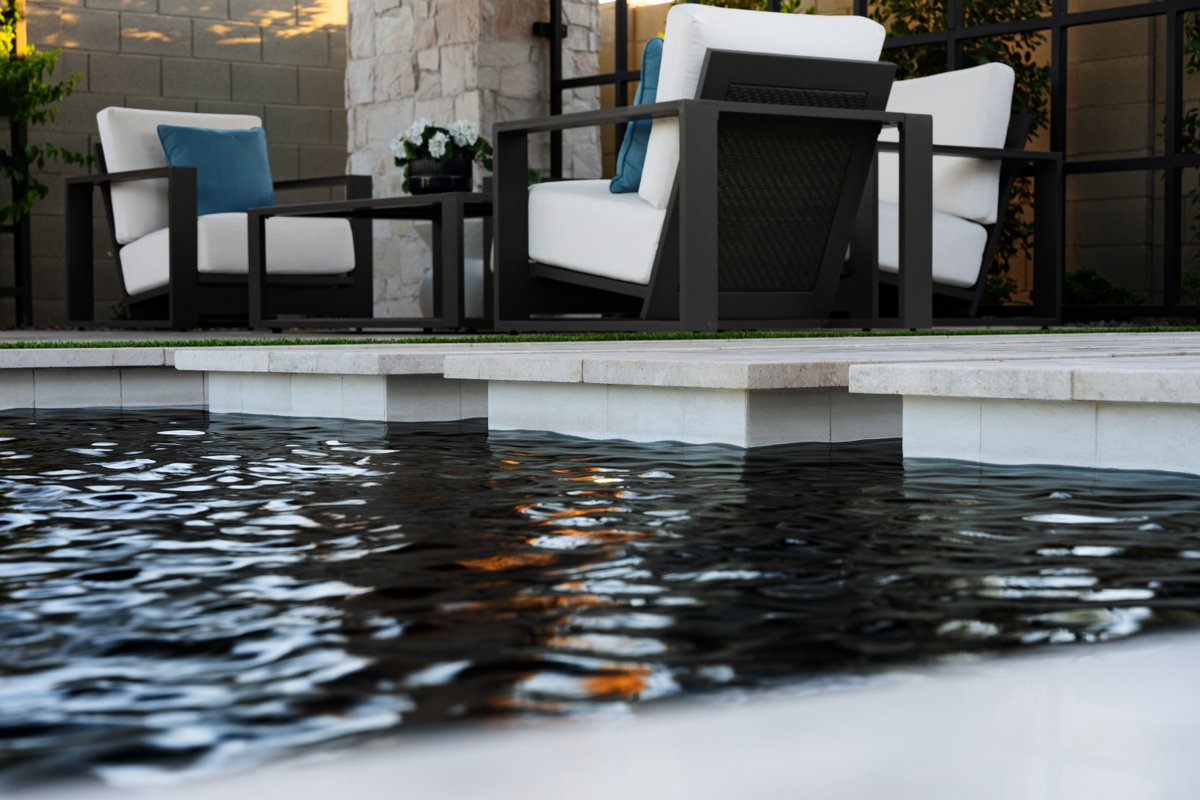 calpool's tweet photo. California Pools &amp; Landscape received a 2026 PHTA International Award of Excellence Merit Award for this modern oasis🏅

With clean lines and sharp corners, this quintessential geometric pool stands out for its contemporary design features and its black Obsidian Pebble interior⚫ https://t.co/IhAltM3ujk