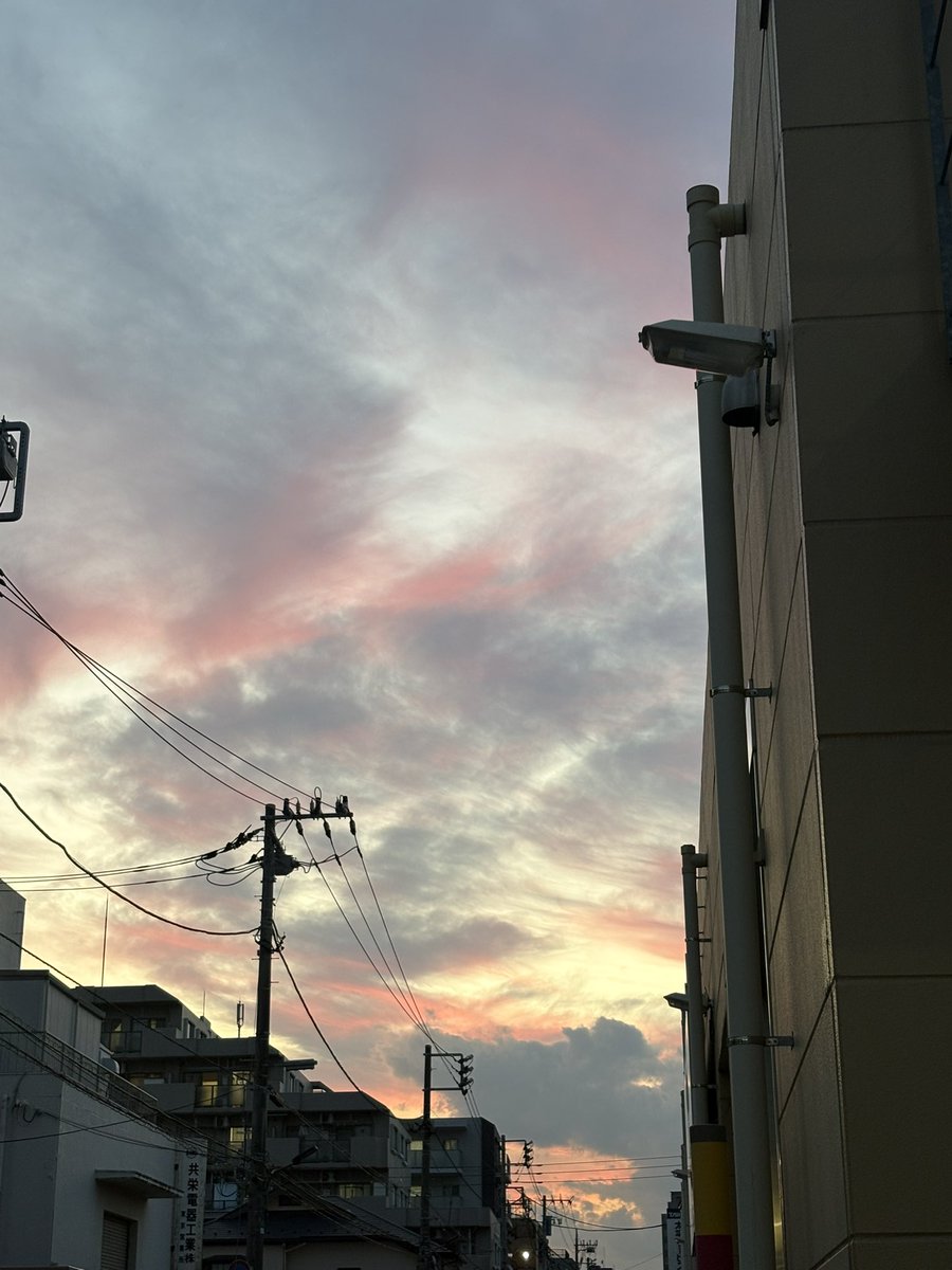 hanako3456's tweet photo. #イマソラ
 昨日は夕暮れも素晴らしい上、月も素敵だった💜 https://t.co/cTRRtWmlUU