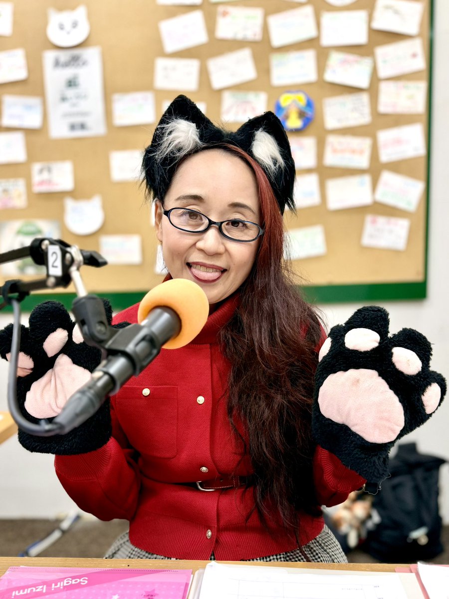 ku_neruradio's tweet photo. ペロッ👅✨じゃねー‼️ｺﾉﾒｽﾈｺ…🙀

と言うわけで FRIDAY #えみーの お楽しみ頂けましたでしょうか…💦
朝っぱらから大変失礼しました🙇

気を取り直してこの��9:00〜
 #介護のミライ をお送りします！

そしてえみにゃんとすーさんには
本日ペナルティを科します！
こちらもお楽しみに！💦
#あいラジ
