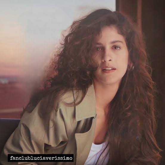 GiuliMedrado's tweet photo. Lúcia Veríssimo nos anos 80 é papo de mais bela do universo. Que mulher divina. https://t.co/w3dpkxL6QD