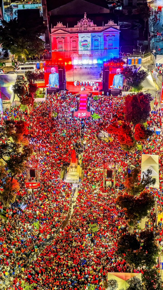 brasilulei's tweet photo. 🇧🇷LULAPALOOZA EM MACEIÓ
Alagoas estendeu o tapete vermelho pra receber o filho do Nordeste: Luiz Inácio Lula da Silva.
LOTAÇÃO MÁXIMA na Praça Marechal Deodoro, centro de Maceió.
LULA EM MACEIÓ
LULA EM ALAGOAS
NORDESTE COM LULA
AQUI TODO MUNDO É SILVA
FLÁVIO CANDIDATO DO CRIME https://t.co/BMFrFxZkNe