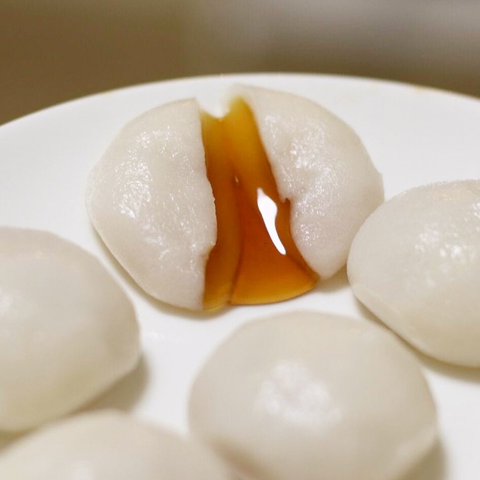 muji_net's tweet photo. 甘じょっぱいタレを包んだ『みたらしだんご』です。手を汚さず手軽に食べられるので、お月見のお供にもおすすめ。

https://t.co/HHUi8WI2a4 https://t.co/9lGxOj68uh