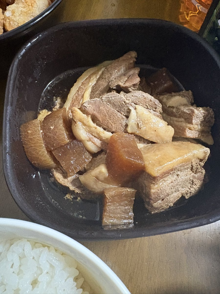 0eml4's tweet photo. 自己紹介
趣味はないですけど晩飯担当なので料理はそれなりに好きです
でも奥さんも含めて野菜苦手なのでよく茶色になります
左から
油淋鶏、豚の角煮、サーモンとチーズ漬け、生ハムユッケ https://t.co/a8kgBWFwtn