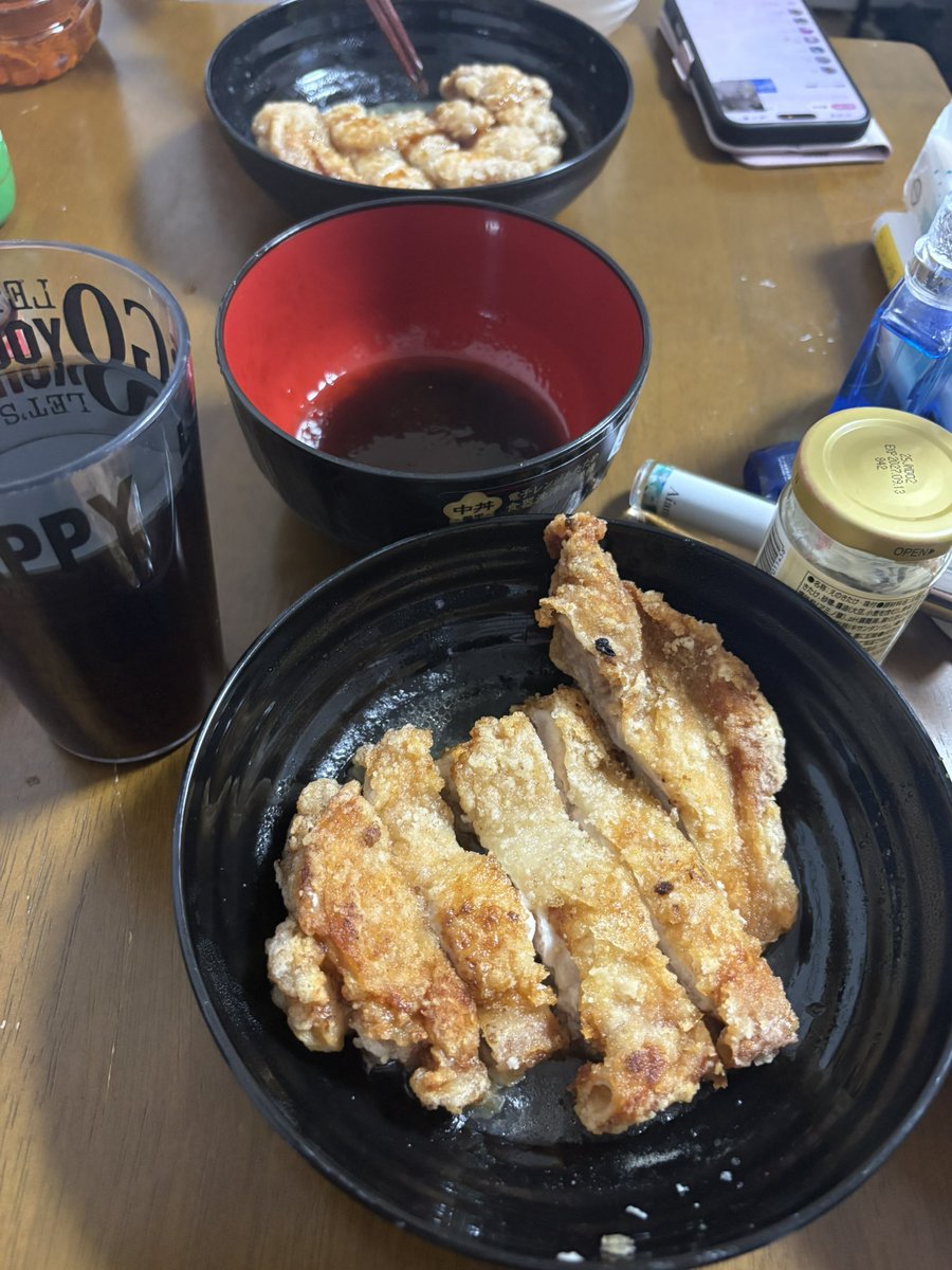 0eml4's tweet photo. 自己紹介
趣味はないですけど晩飯担当なので料理はそれなりに好きです
でも奥さんも含めて野菜苦手なのでよく茶色になります
左から
油淋鶏、豚の角煮、サーモンとチーズ漬け、生ハムユッケ https://t.co/a8kgBWFwtn