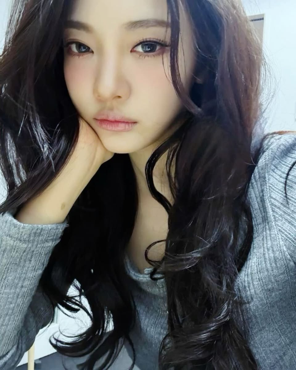 chaenglovesus's tweet photo. she’s such a bad bitch bro https://t.co/hoRbMsDnek