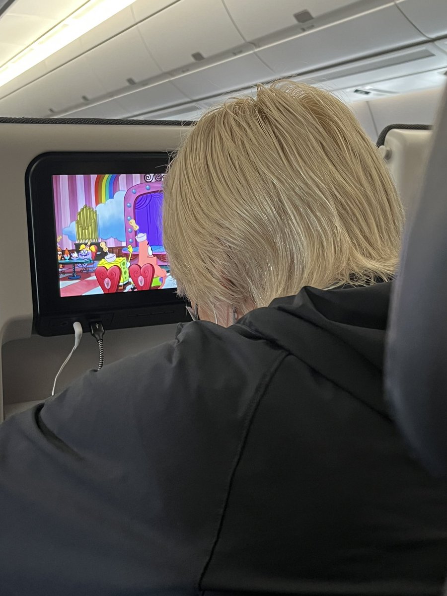 BINbaguuu's tweet photo. おじ、スポンジボブを見る。
機内映像でこれチョイスする人初めて見た。
現在9:00です。 https://t.co/hzrdstddEN