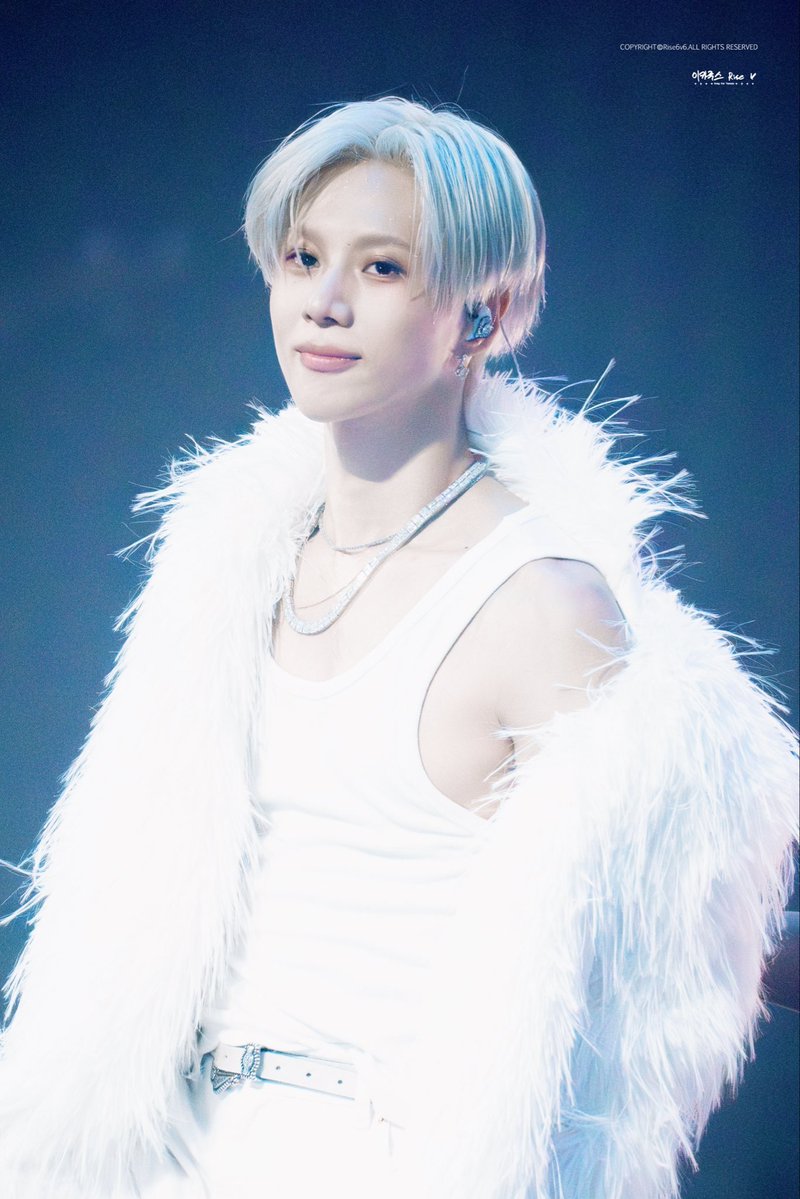 garden_pansy1's tweet photo. 행복한 추석 보내세요🫶🏻✨✨🪽
#taemin https://t.co/2GLgU7KBbO