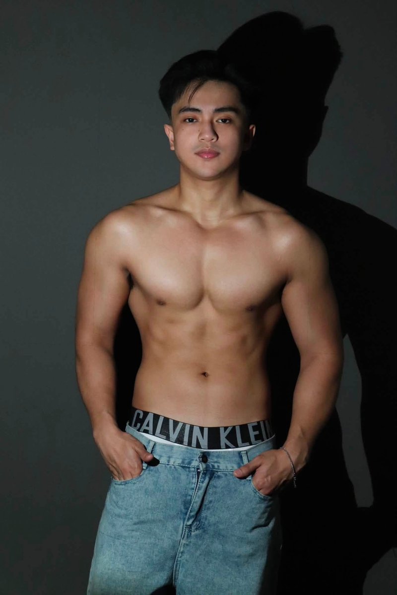 pinoysexymen's tweet photo. New Hot CKUnderwear https://t.co/X76caQRi7s