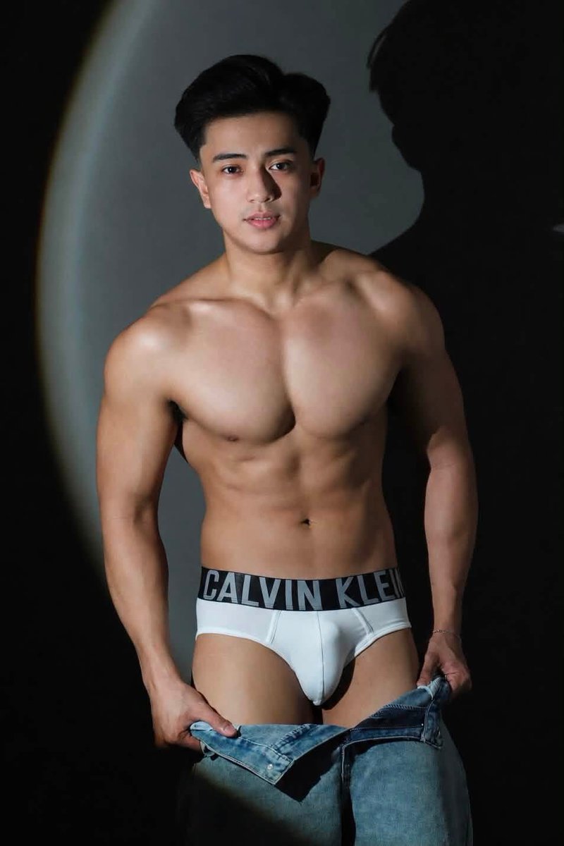 pinoysexymen's tweet photo. New Hot CKUnderwear https://t.co/X76caQRi7s