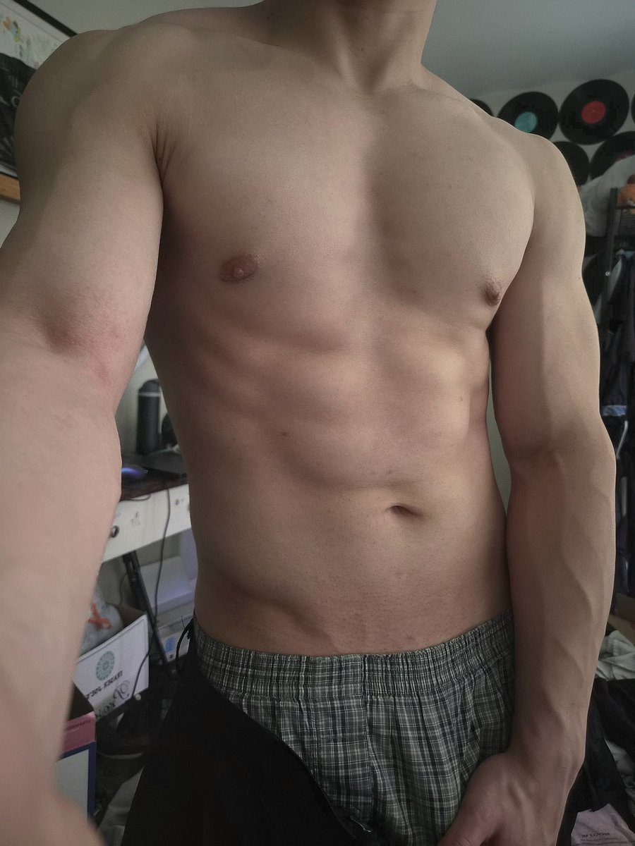 broteinpancakes's tweet photo. Living off a diet consisting of cute boys https://t.co/n7TlprMkFb