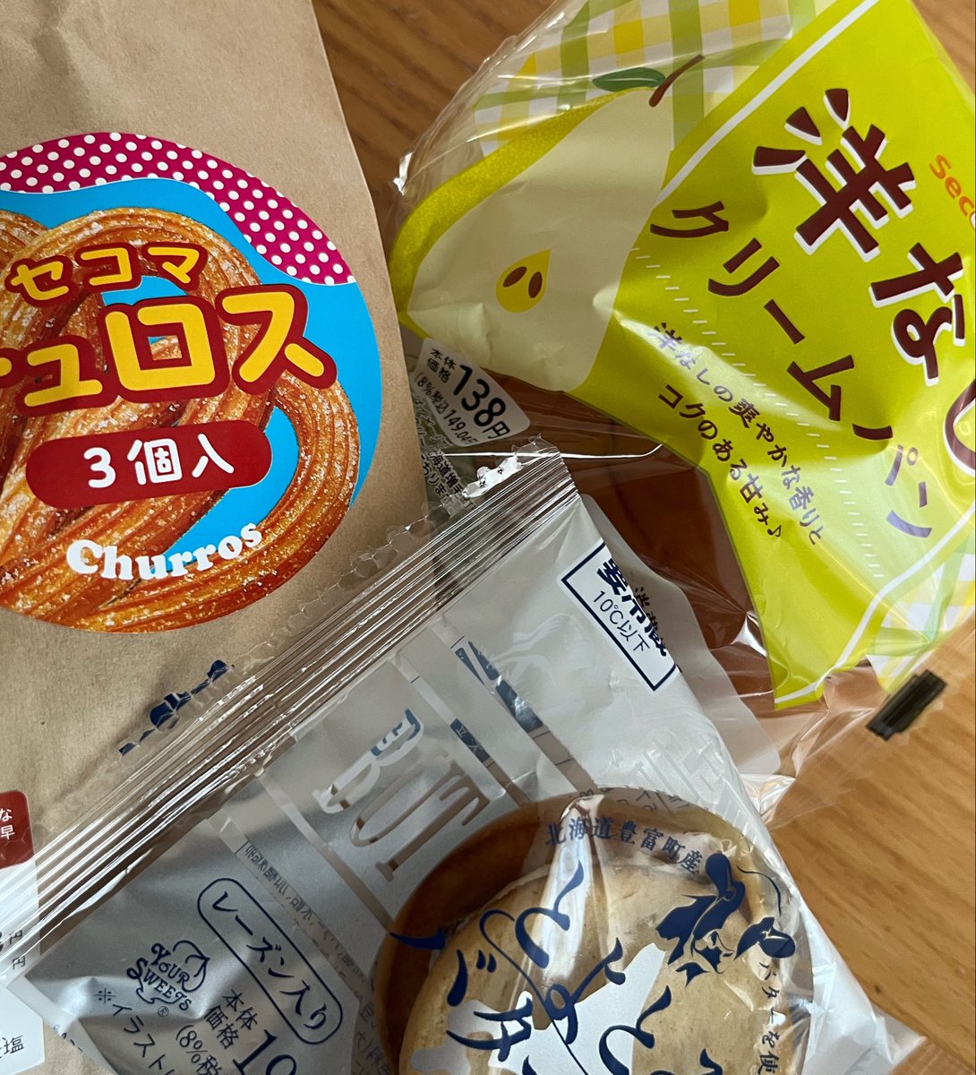 pokopop3's tweet photo. 胸にくる言葉を目にした朝
誰かが目に耳に心に入りやすい
SNS、いいこと嫌なこと
投稿する前に一旦考える
必要ですね
完璧を続けるのは
疲れちゃうけどね
先日購入したセイコーマートの品
とよとみバターサンドはお気に入り https://t.co/w9cQ9vmQVA