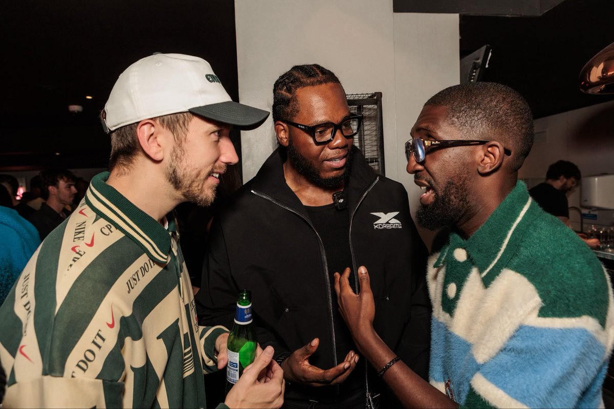 SamhamUpdates's tweet photo. Samham links up with Miniminter and Specs Gonzalez at Sidemen Outside Premiere 🔥📸 https://t.co/m8wX1ezEJl