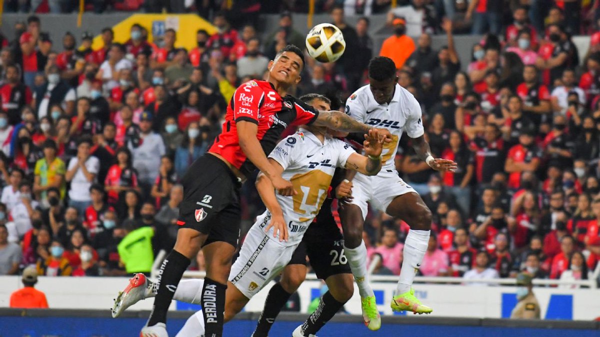 mauriazuI's tweet photo. ¿Qué plantilla de Pumas merecía más levantar el campeonato?

2015, 2020, 2021 o 2026? https://t.co/V8k10MFSjH